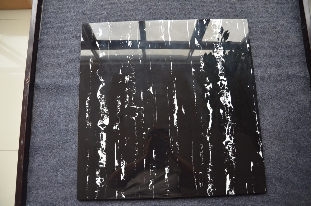 Плитка напольная полированная 600x600 Black White Stripe