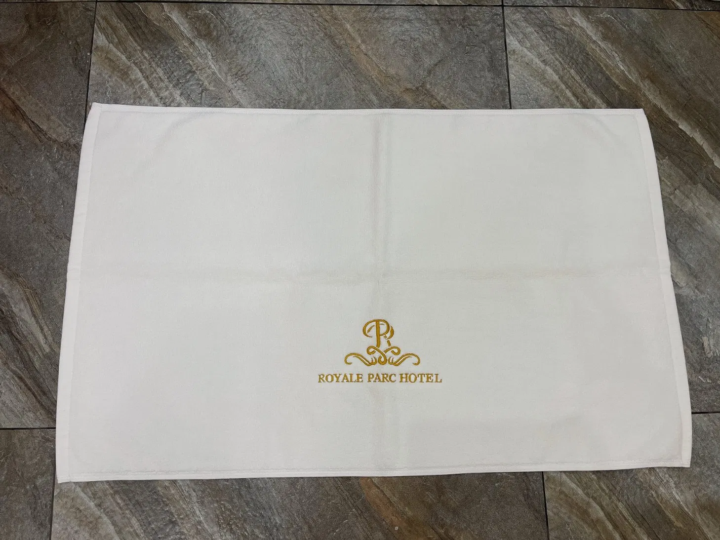 Wholesale Factory Price 100%Cotton Dobby White Bath Towels for Luxury Hotel Quick Dry
