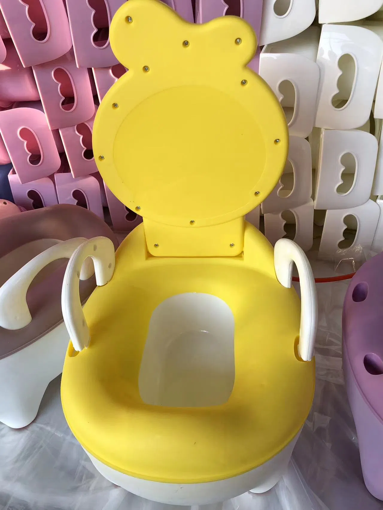 Hot Selling Environmentally Friendly Baby Potty/Armrest/Children's Bedpan Chair