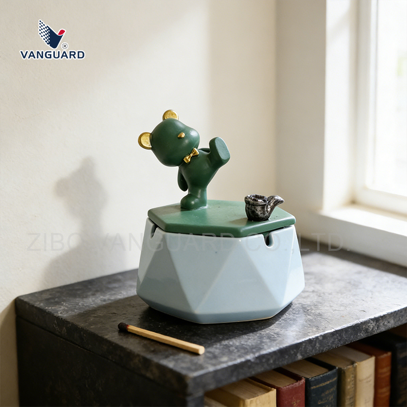 Cute Ornament Promotion Gift Ware Souvenir Statue Custom Resin Ashtray for Home Decor