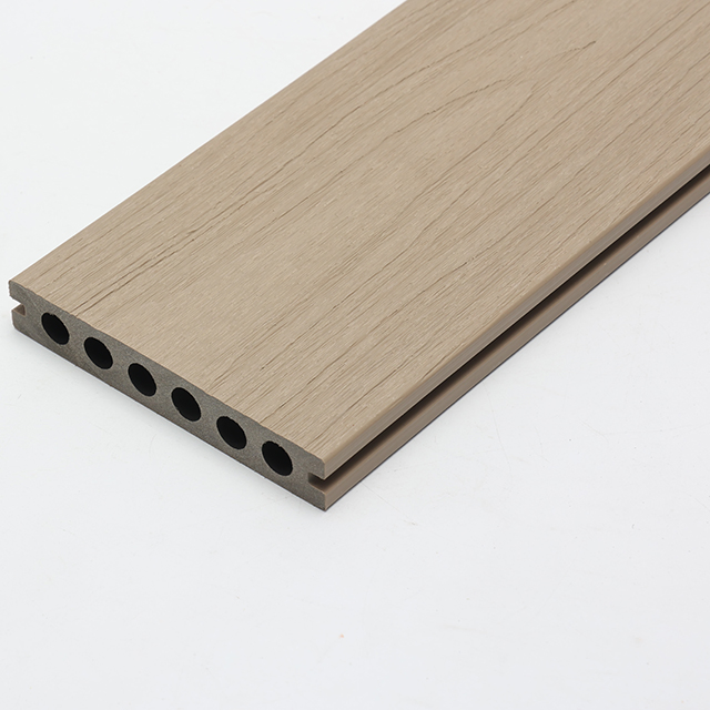 Stylish 143h22.5 Anti-Fading Composite Decking for Outdoor Spaces