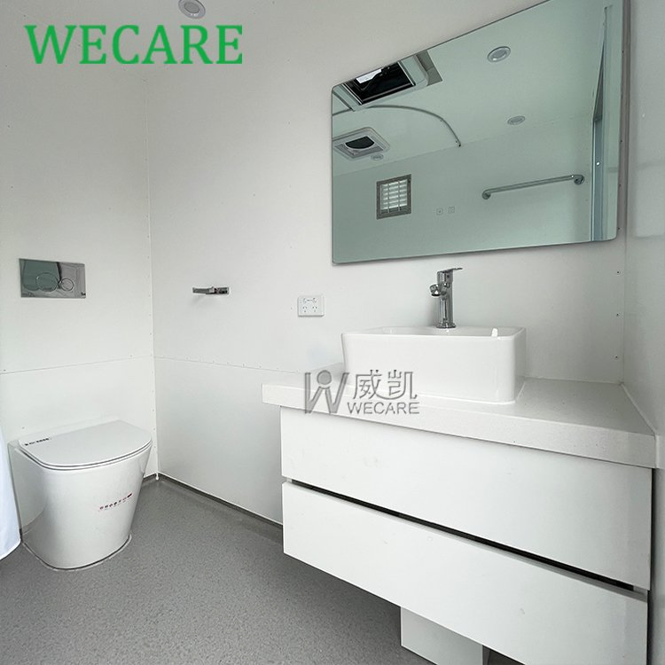 Wecare China Manufacturer Mobile Toilet Outdoor Luxury Portable Toilets Trailer Price 2 Stall Portable Restroom Trailer for Sale