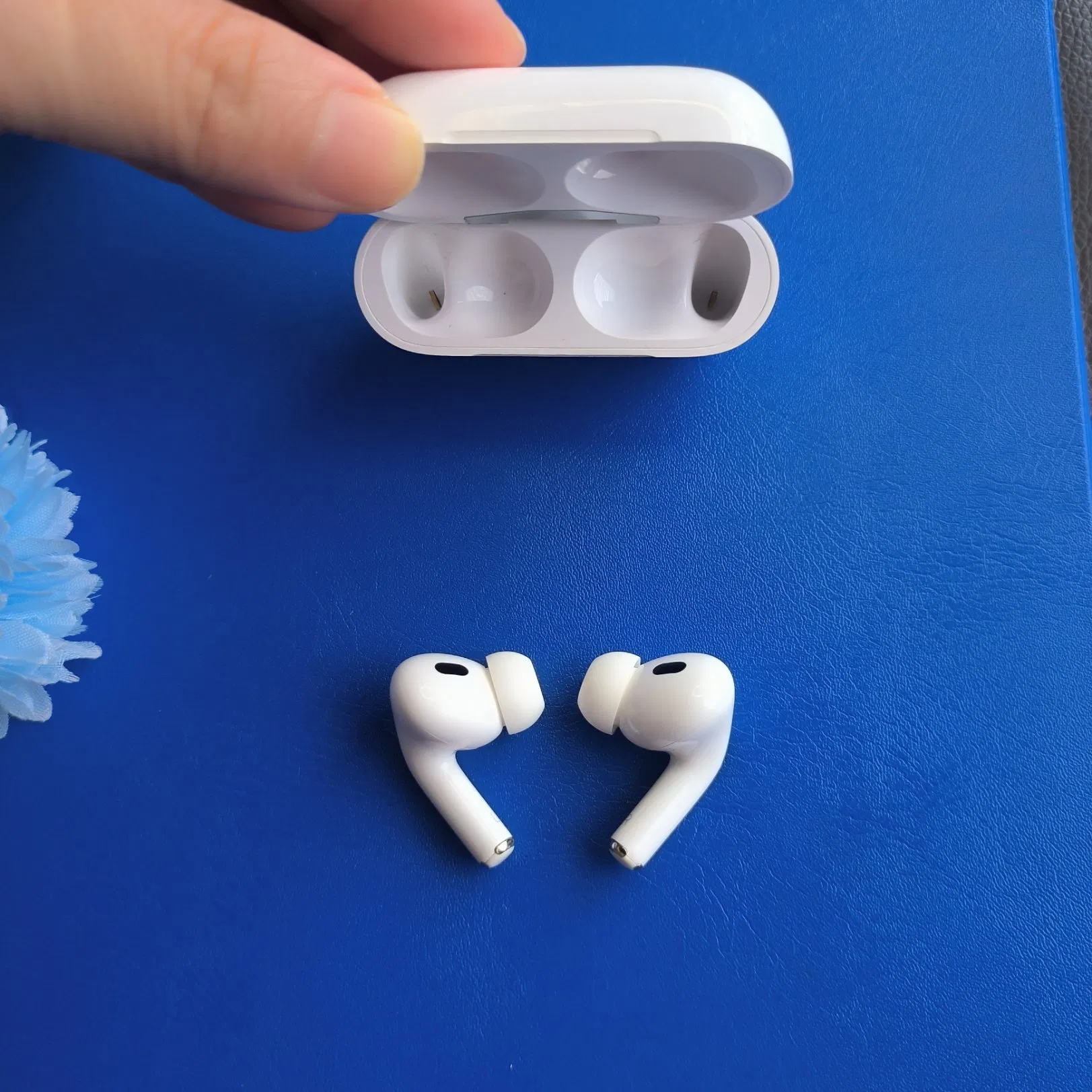 Наушники AI 4th Pods с шумоподавлением и адаптивным звуком