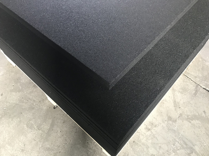 Резиновое противоударное покрытие 60x60 см для спортзала