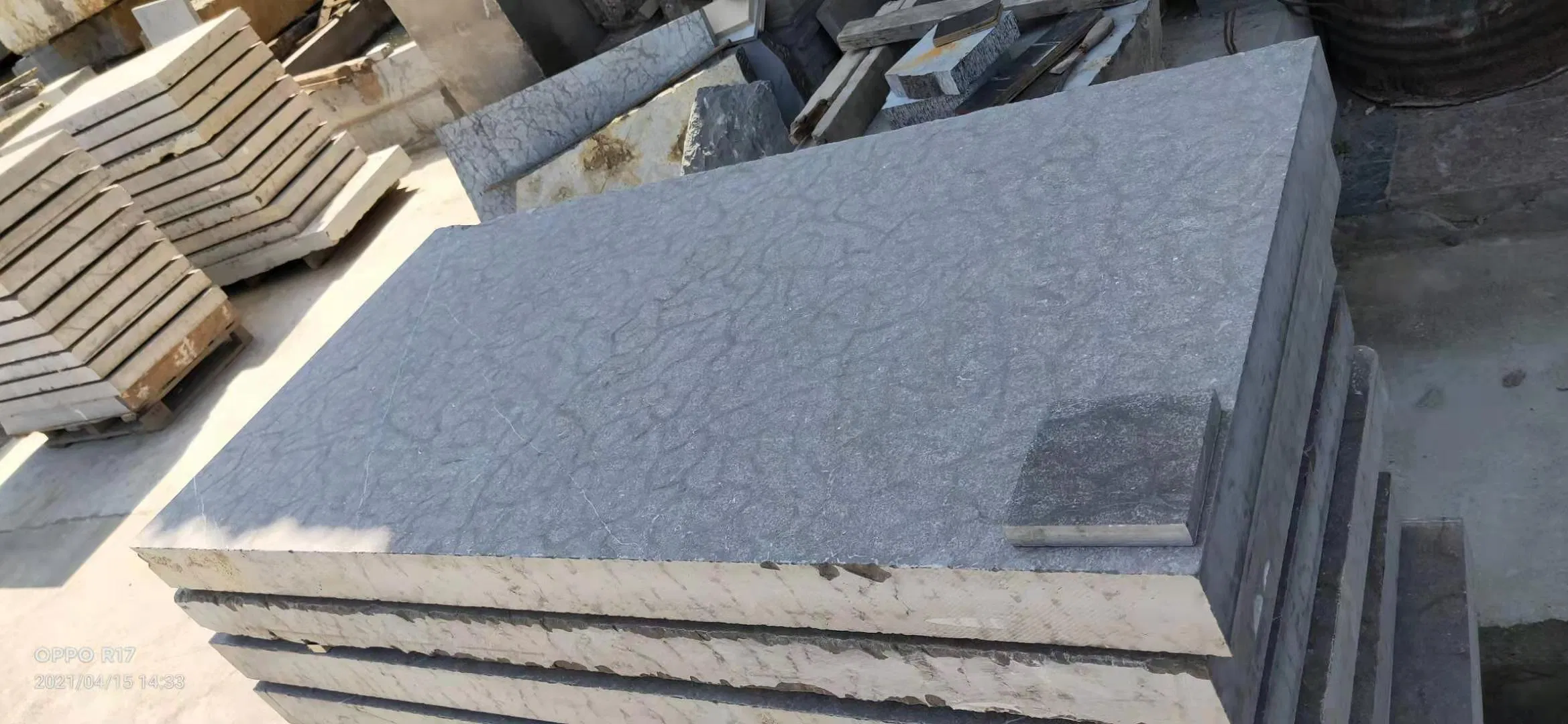 Building Material Natural Granite Flamed/Honed/Tumbled Bluestone for Floor Tiles and Paving Stone and Wall Cladding/Faca