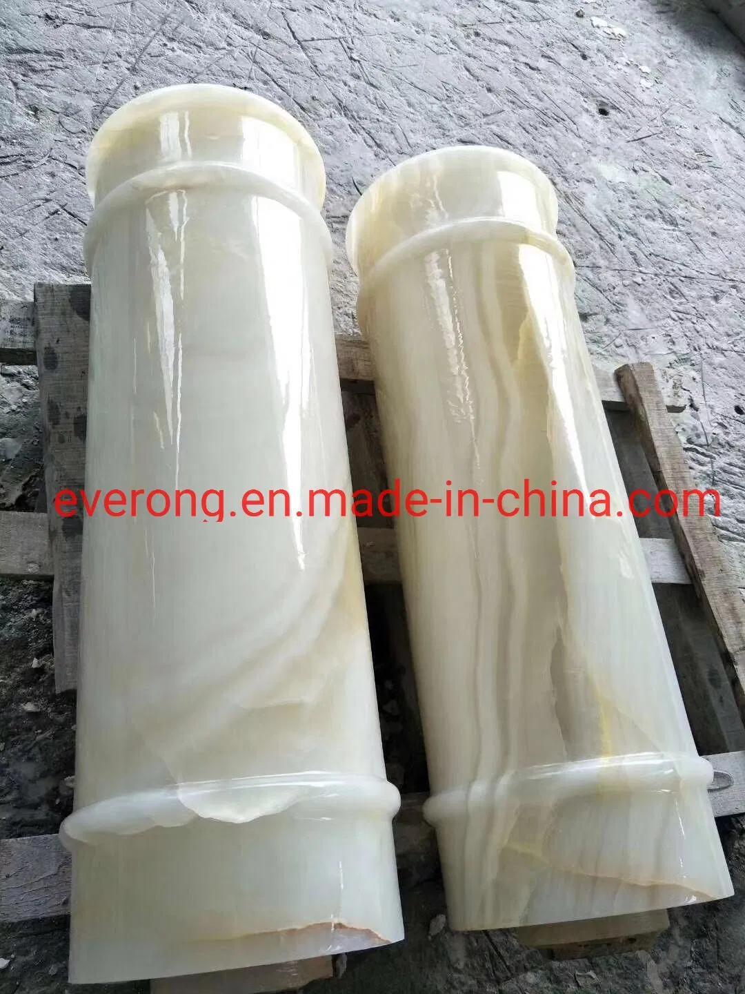 High Polished Onyx Marble Pillar or Column for Interior Room Decoration