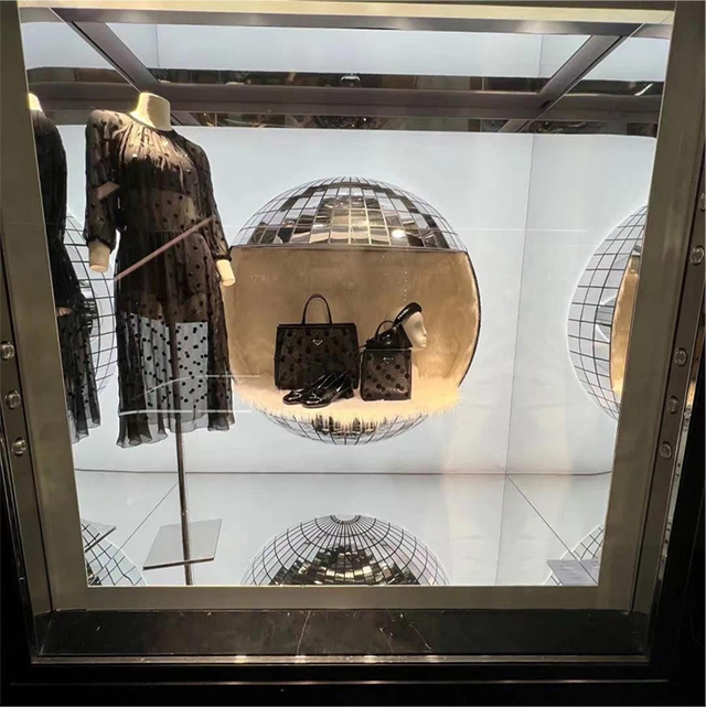 Professional Manufacturing Boutique Store Props Retail Store Decoration Retail Store Winter Window Display Props