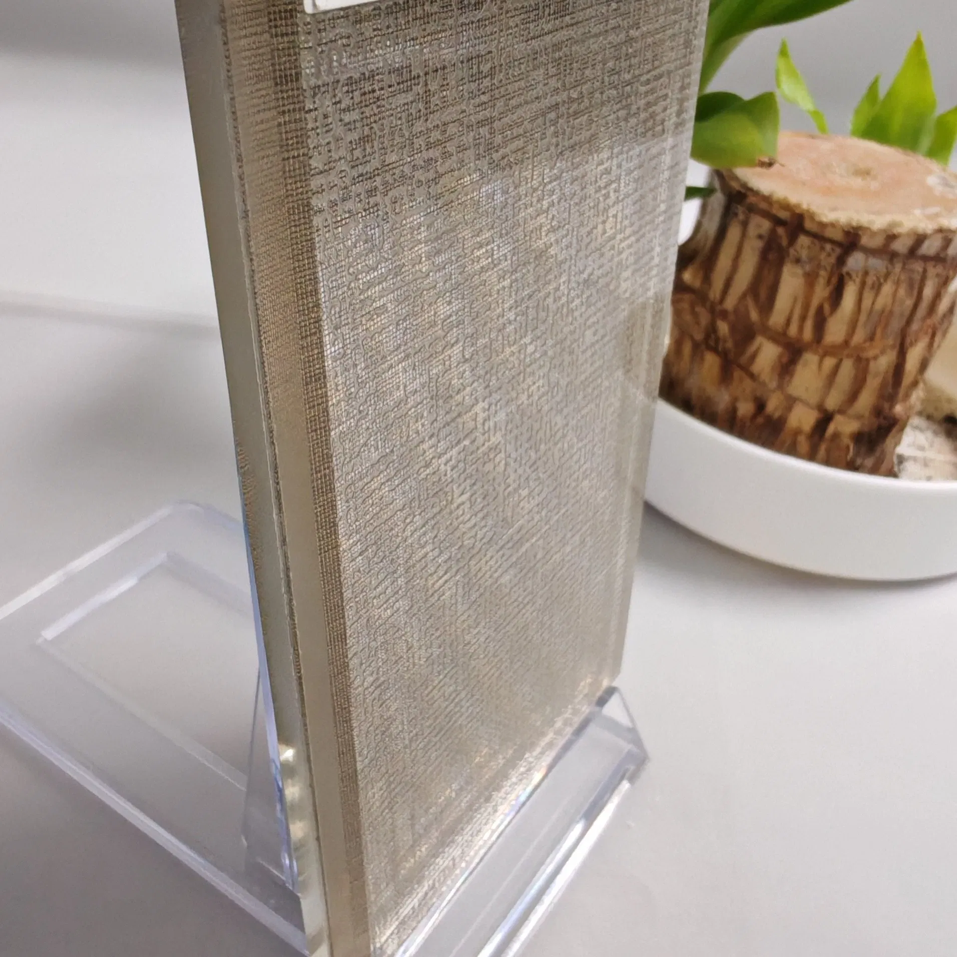 Ultra-Thin Lightweight Feature Wall Glass Bespoke Living Room Installation Laminated Glass