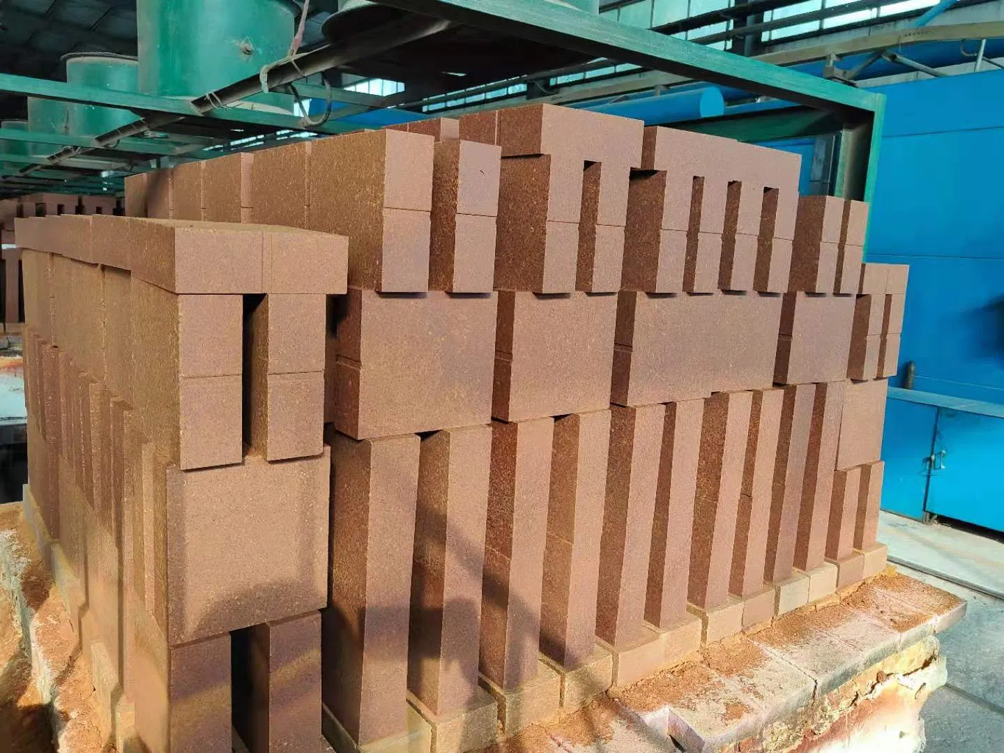 Магнезитовый кирпич Hercynite для цементных печей