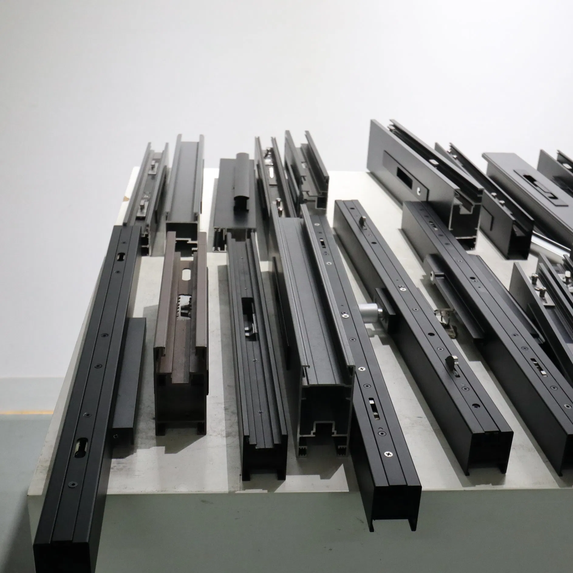 Modern Design Steel Zinc Sliding Door System Hardware Accessories Factory Price Remote Exterior Window Accessories with Handles