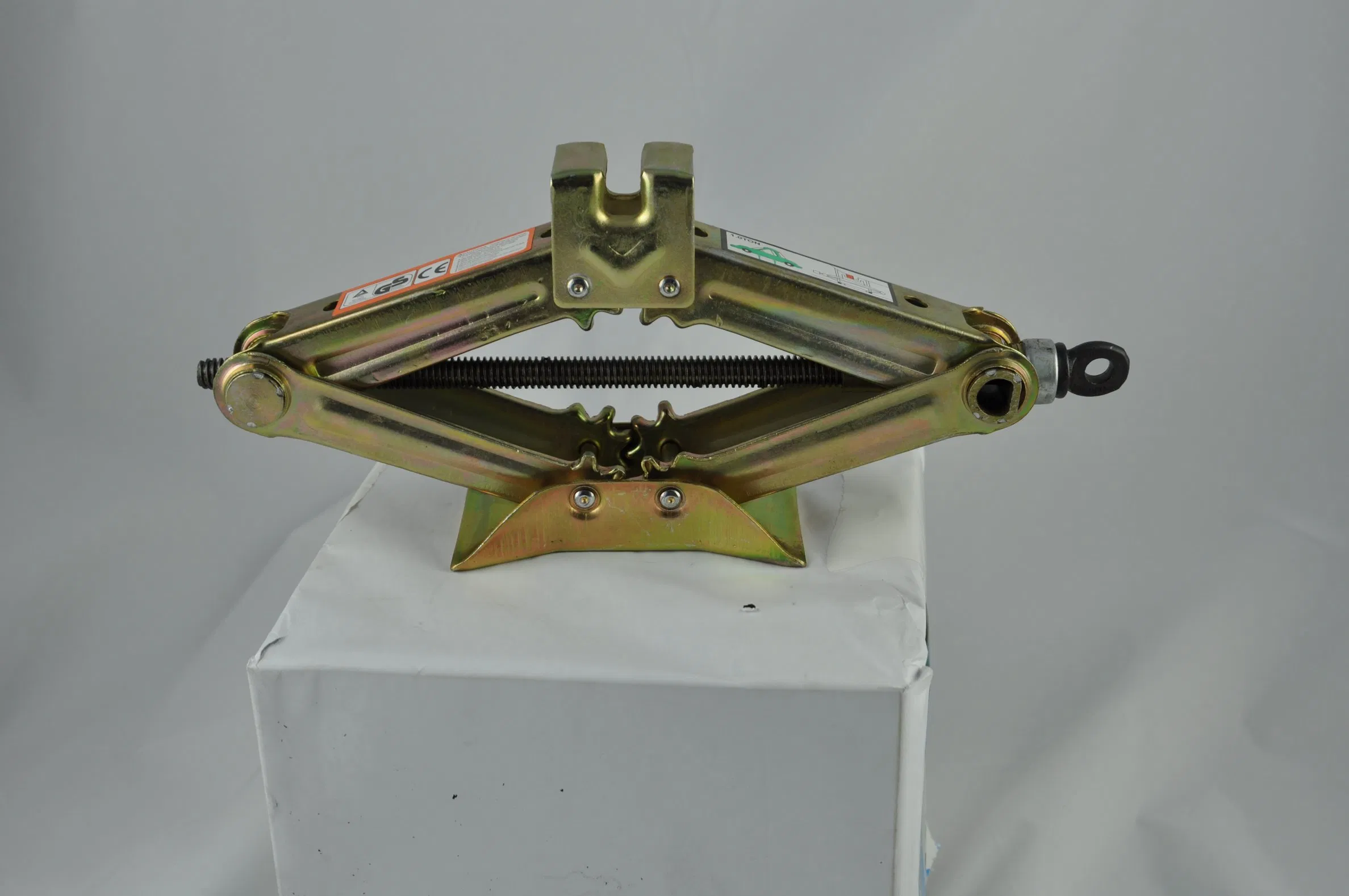 Auto Repair Tool 0.75t Lifting Capacity Manual Car Scissor Jack