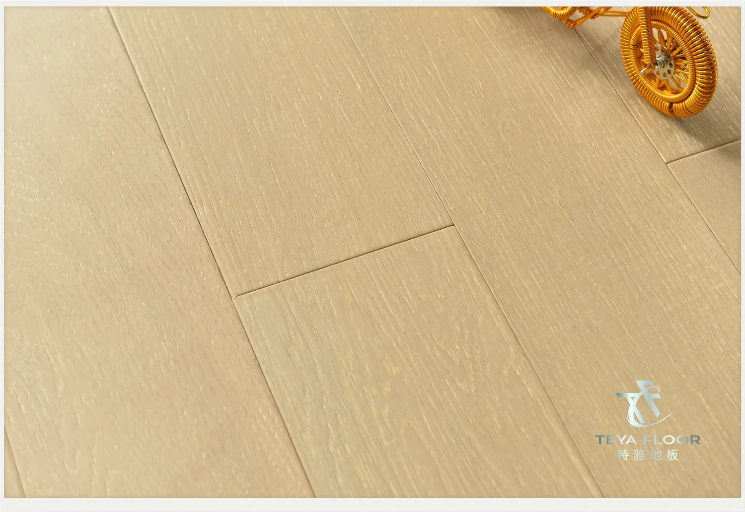 Oak Engineered Wood Floring. Brushed, UV Lacquer