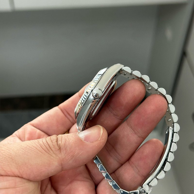 Stainless Steel Quartz Noob Factory Super Clone Luminous Swiss Aaaaa Watch1_ 1 Replica