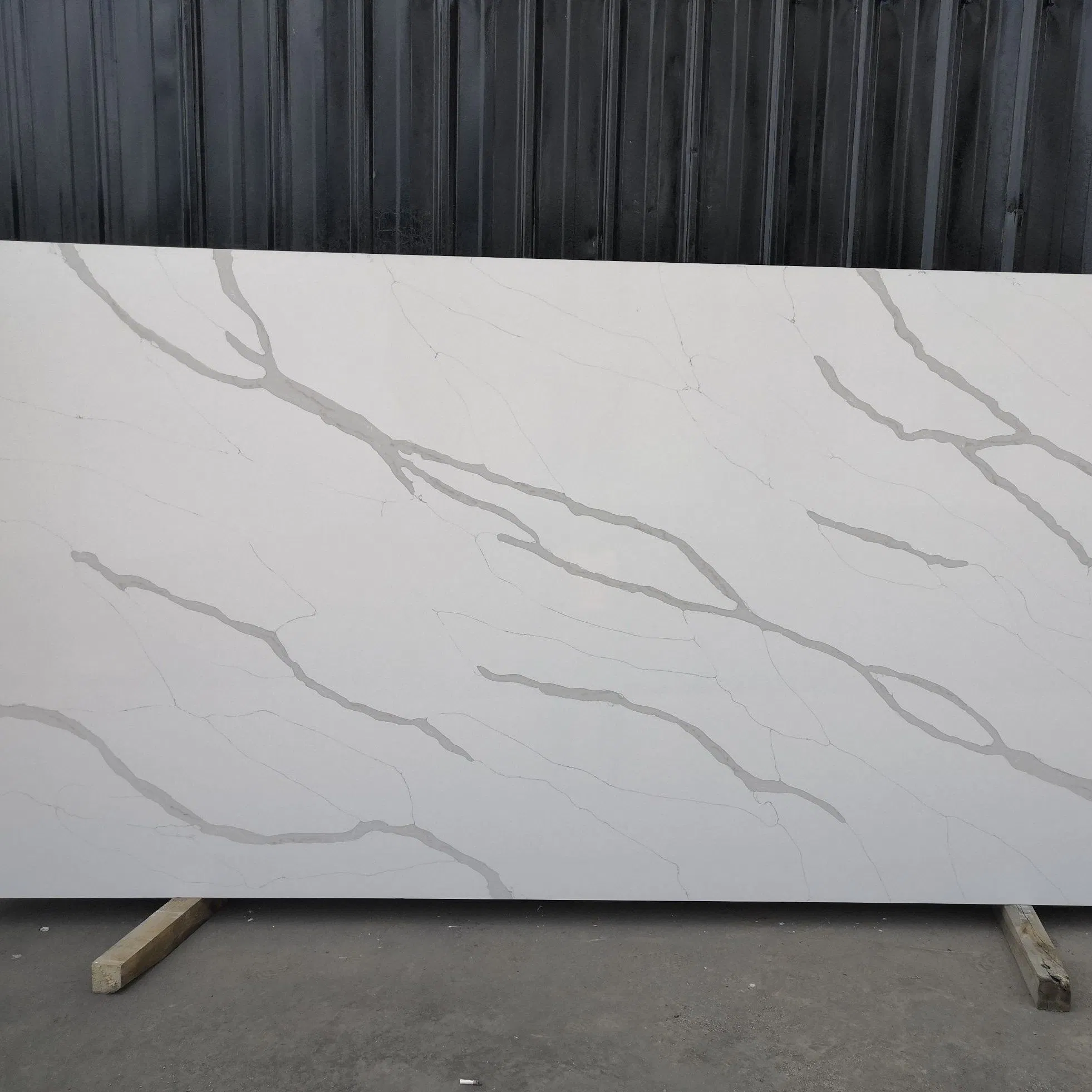 Artificial Calacatta Lazza Quartz Customized Size Black White for Countertop and Big Slabs