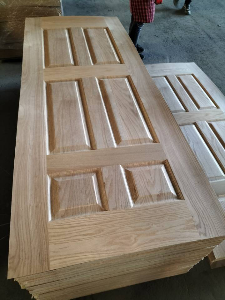 Chinese Suppliers Natural Wood Veneers Oak /Black Walnut Molded HDF Door Skin From Linyi
