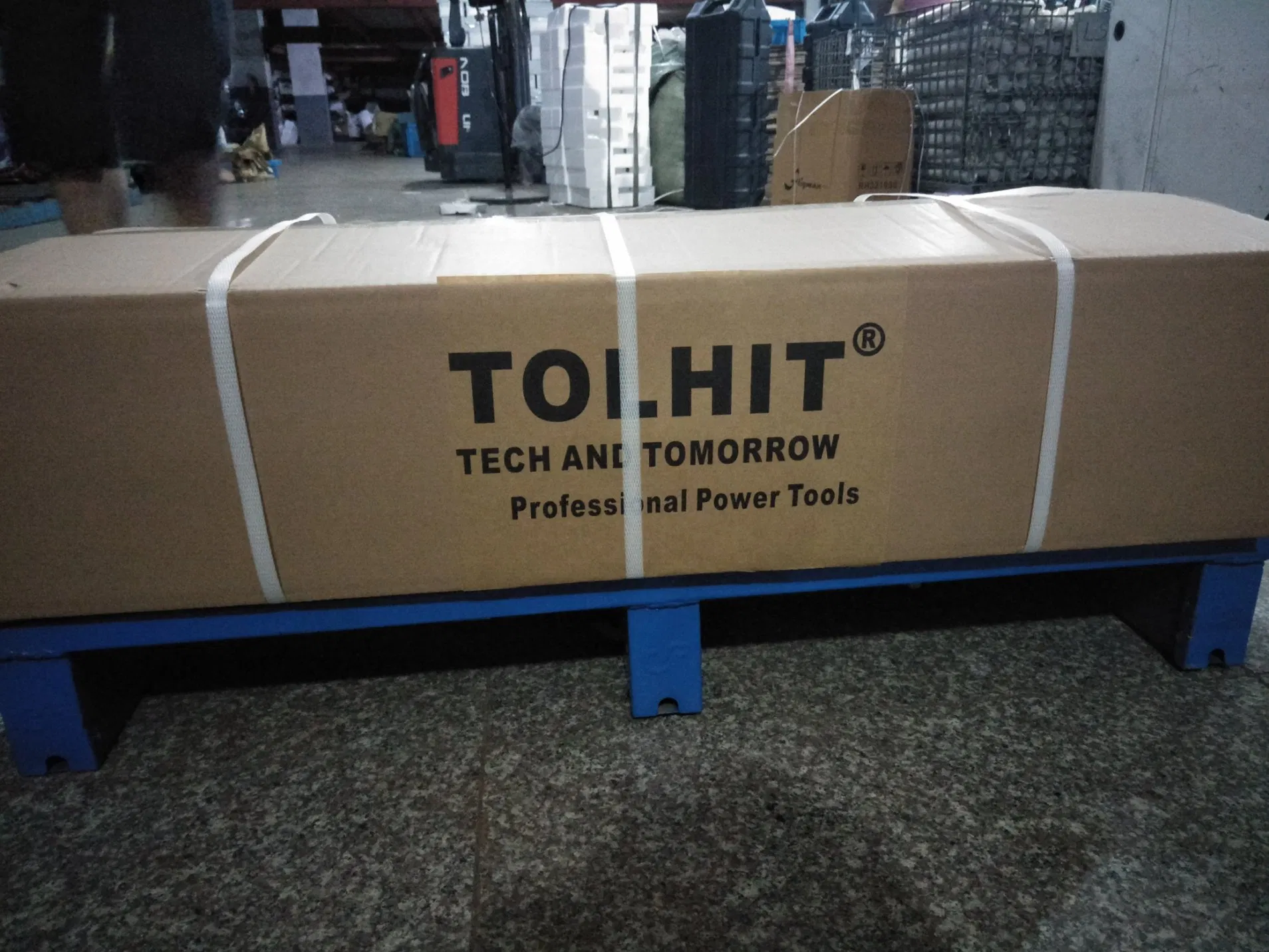 Отбойный молоток электрический Tolhit 2000W