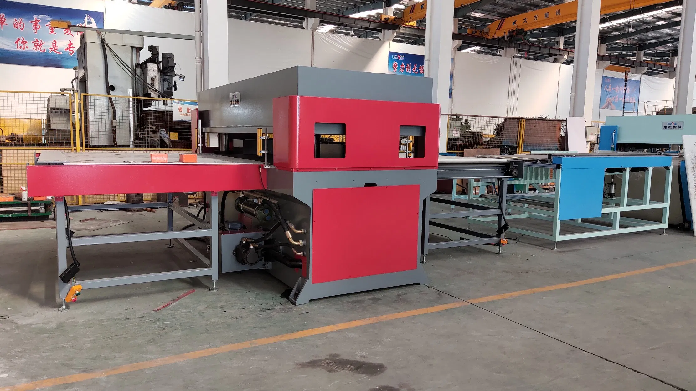 China Manufacture Produce Floor Making Machine for PVC Lvt Spc WPC