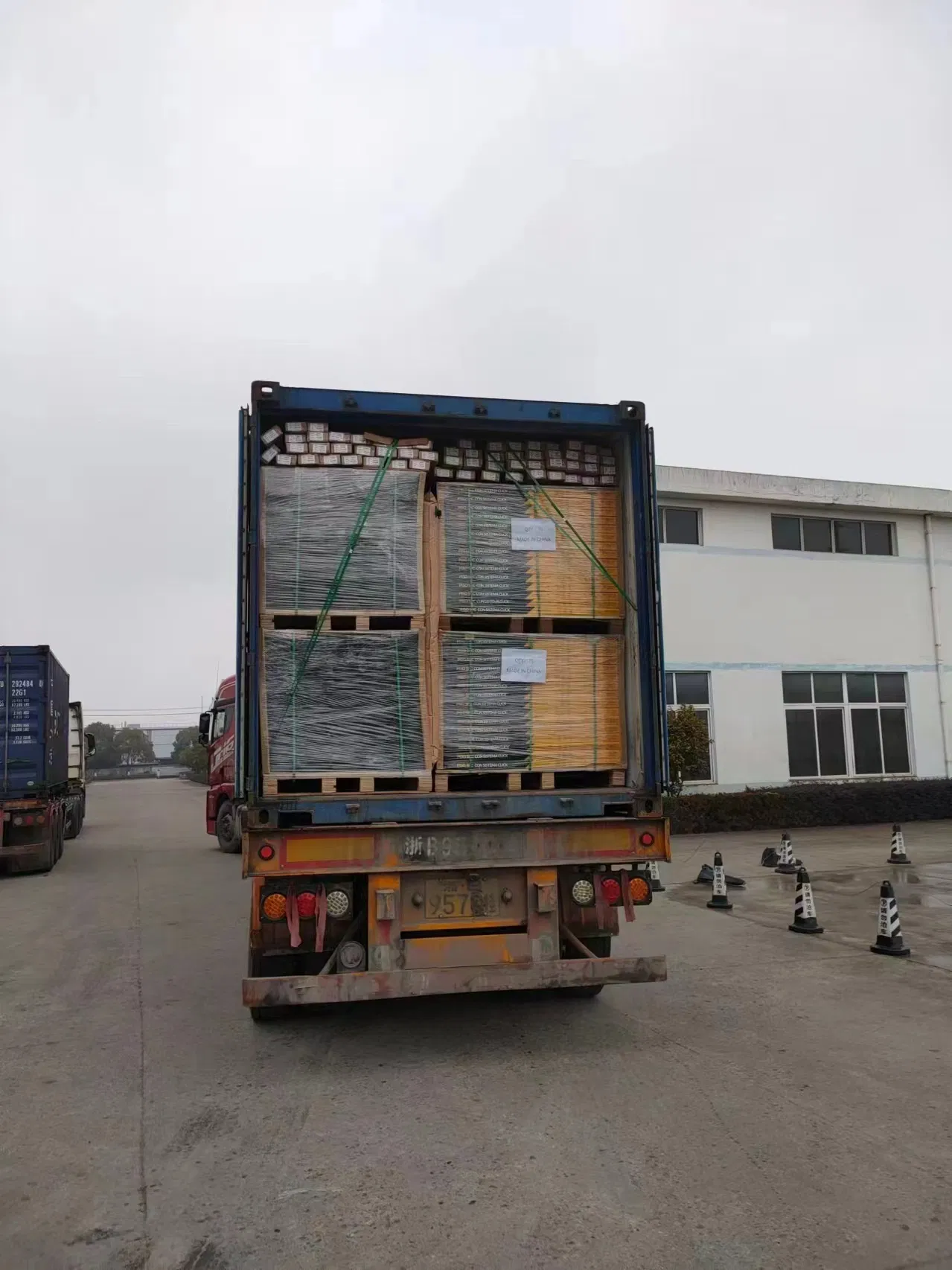 Nuevo Diseno De Suelo De Vinilo Impermeable Spc Piso Uso En Interiores