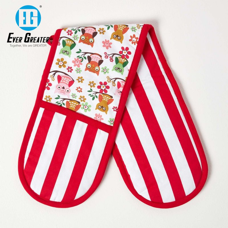 Premium Custom Christmas Oven Mitts High-Quality Cotton Oven Gloves Set with Unique Prints Festive Kitchen Accessories