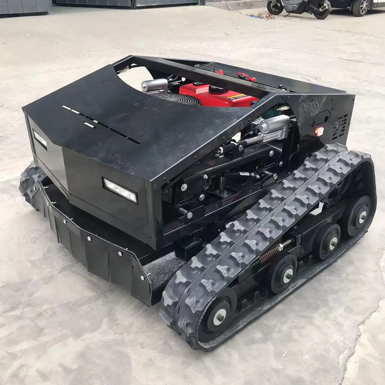 Робот-газонокосилка с GPS и пультом управления