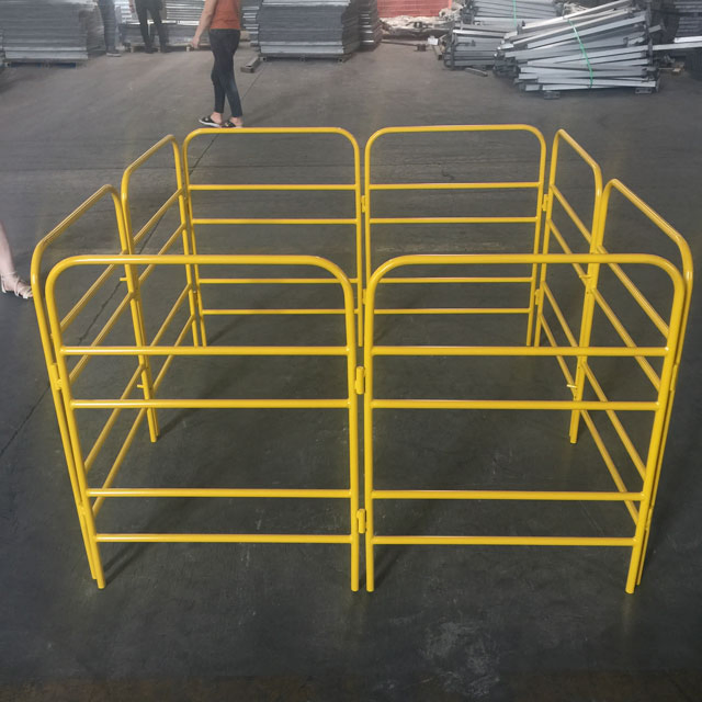 Easily Assembled Yellow Manhole Pit Deep Well Barrier Guard Fence for Construction