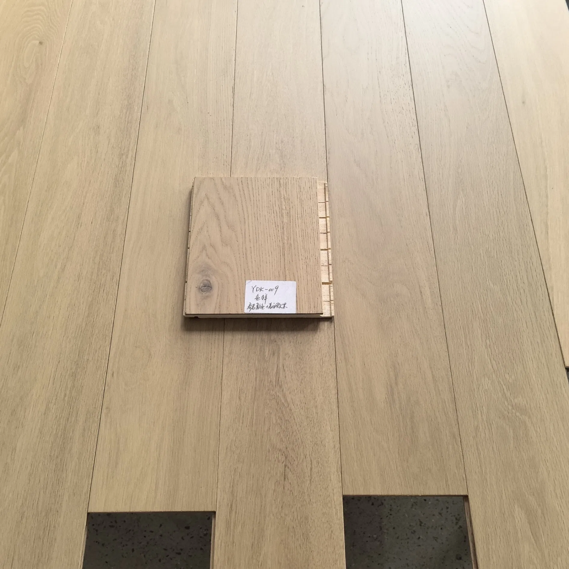 White Oak T&G Multilayer Interior 14mm Hardwood French Oak Wooden Flooring Solid Wood Engineered Hardwood Flooring