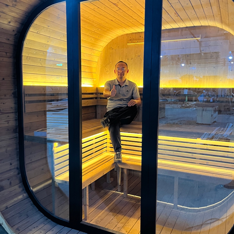 Традиционная уличная сауна-бочка из термодерева