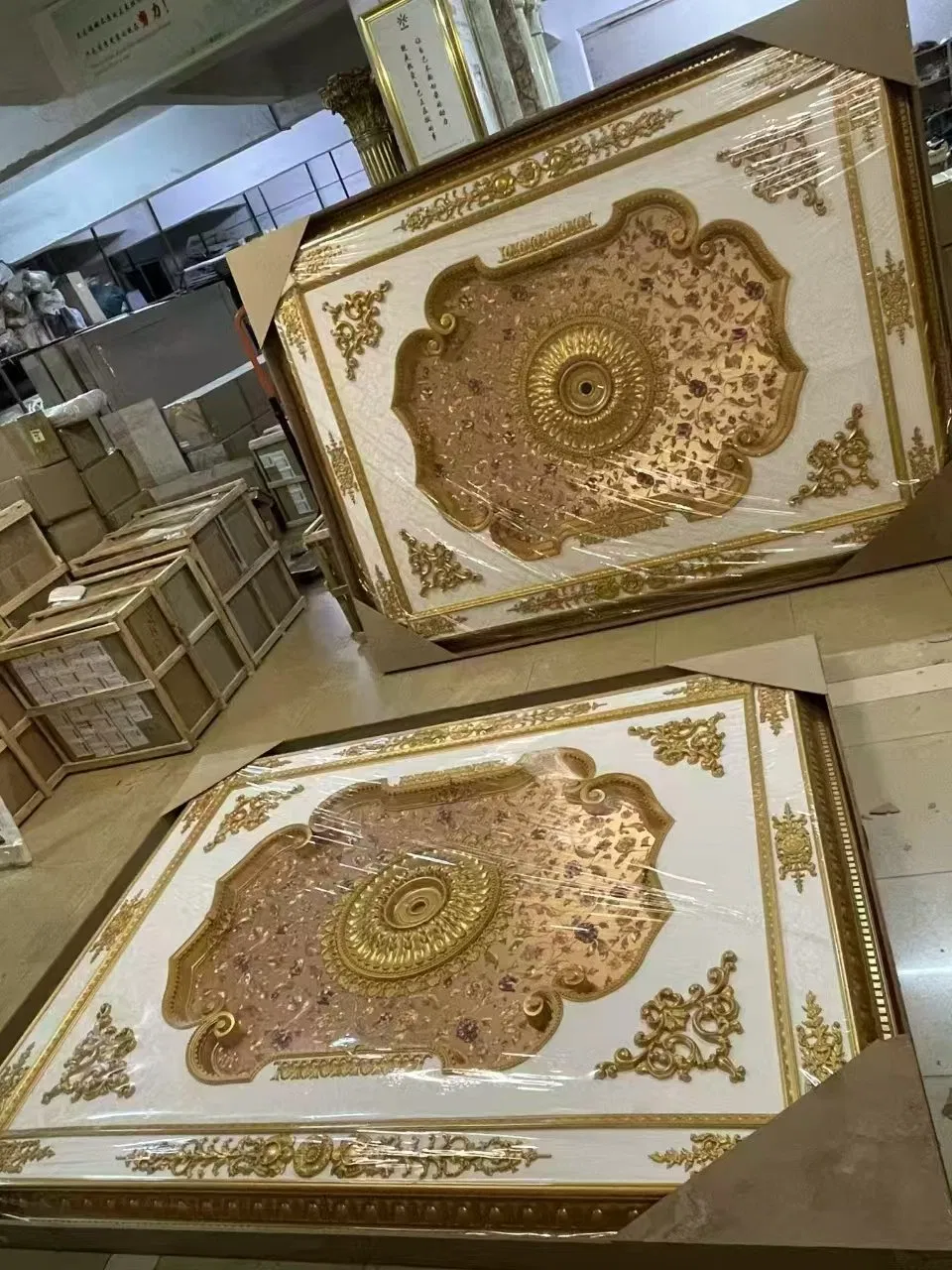 Golden Polyurethane Artistic Ceiling Panel Tiles for Interior Decoration