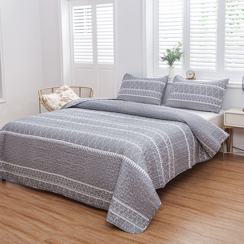 Manufacturer Factory 100% Polyester Solid Quilt Set Customized Bedspread with 2 Pillow Shams