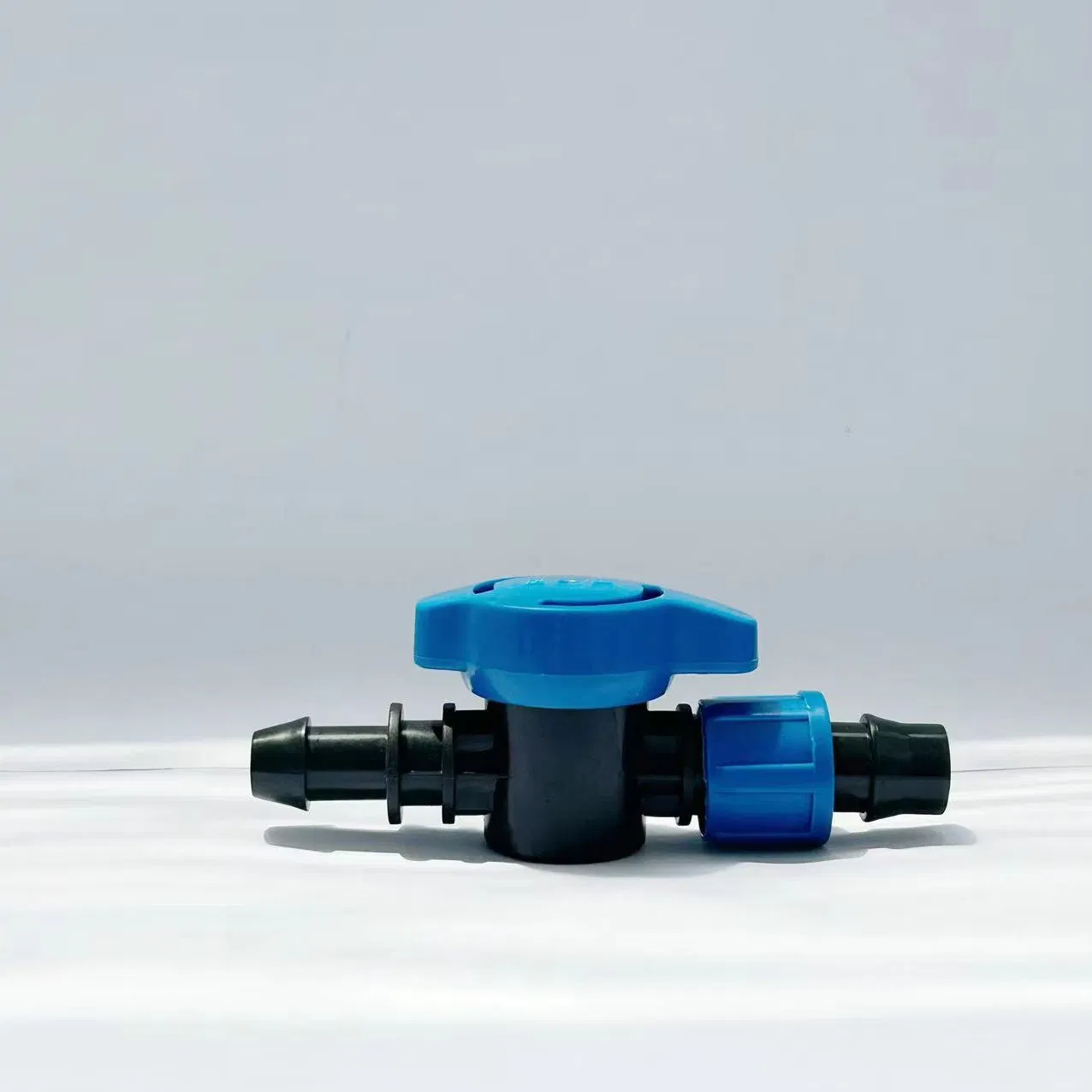 Plastic Irrigation Pipe Fittings Drip Tape Hose Accessories Bypass Valves 16mm for Agricultural