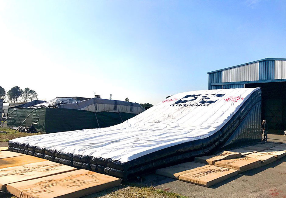 2023 New Custom Size Outdoor Big Inflatable Jump Airbag for Bike
