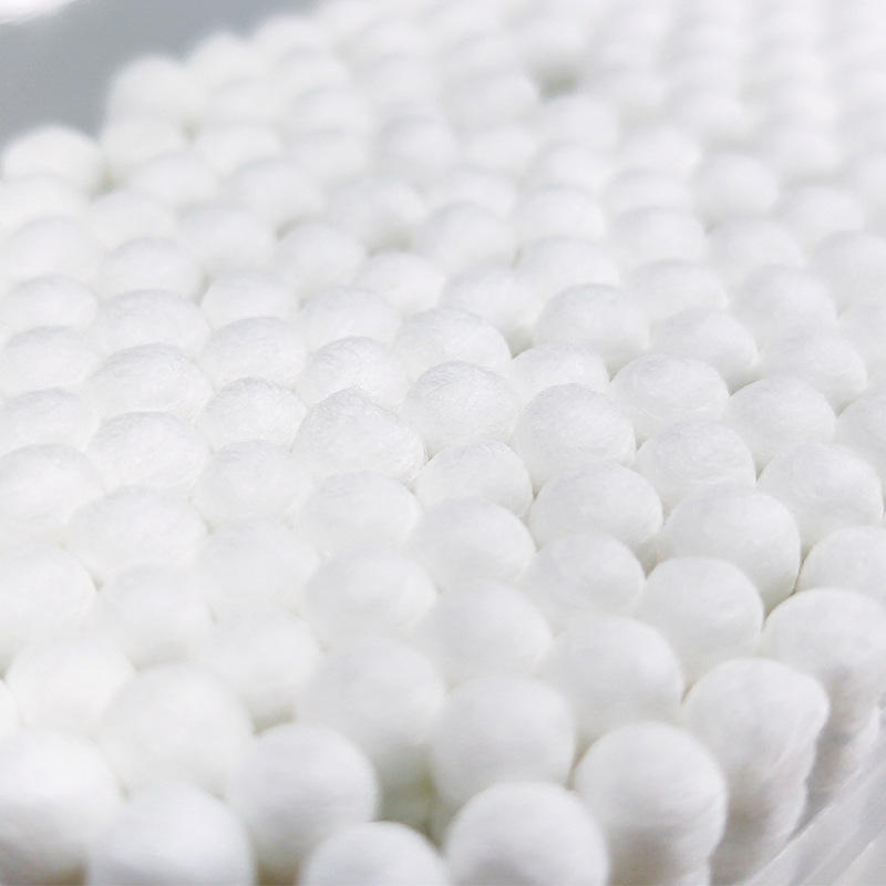 200 Pieces of Green Cotton Swabs in a Frosted Square Box