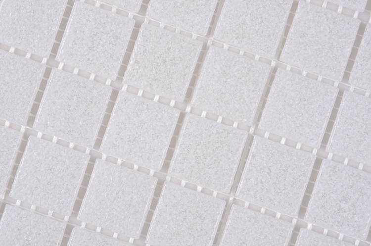 Белая мозаичная плитка для кухонного фартука