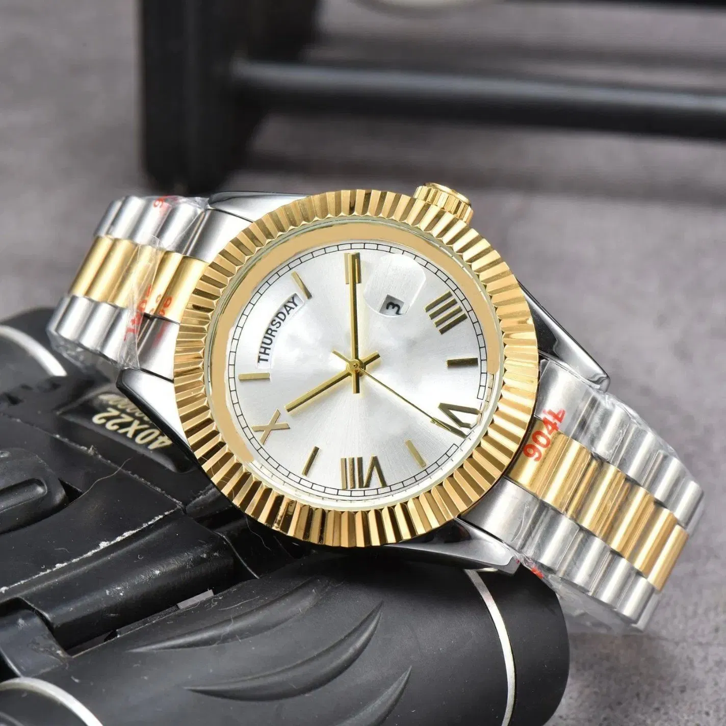 Gold Stainless Steel Watch Cover Top Luxury Sports Waterproof Watch Classic Design Green Fashionable Quartz