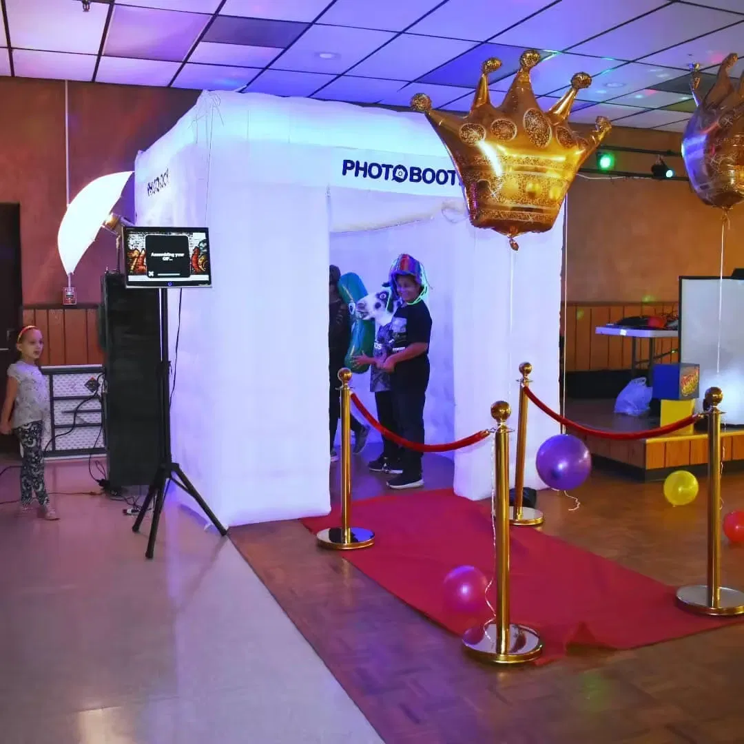 Wholesale Inflatable LED Photo Booth Colorful Party Decoration LED Lighting House