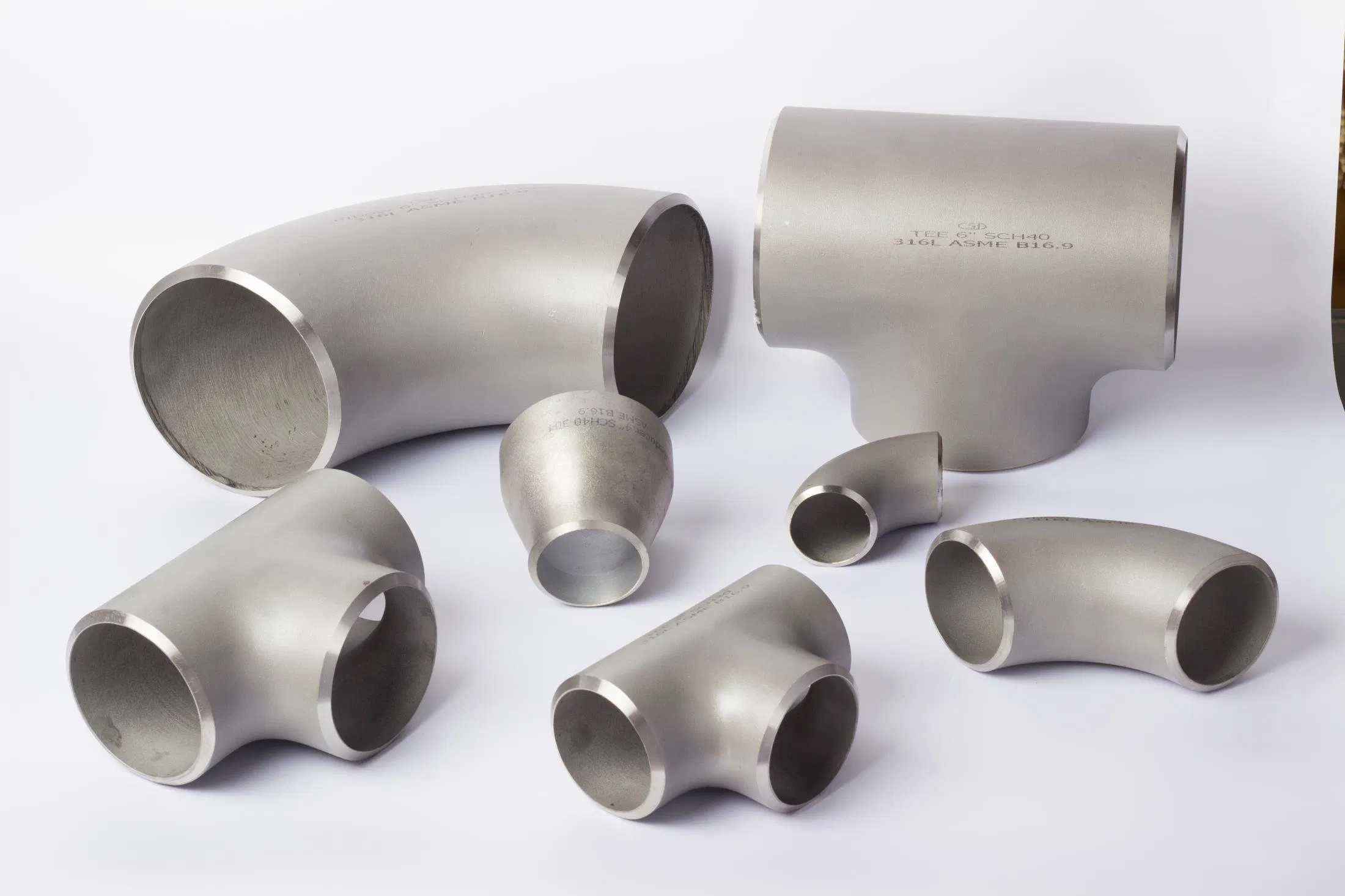 ASME B16.9 Butt Welding Carbon Steel Long/Short Radius 45/90/180 Degree Stainless Steel 304L/316L Elbow and Reducing /Equal Tee Reducer Cap Pipe Fitting