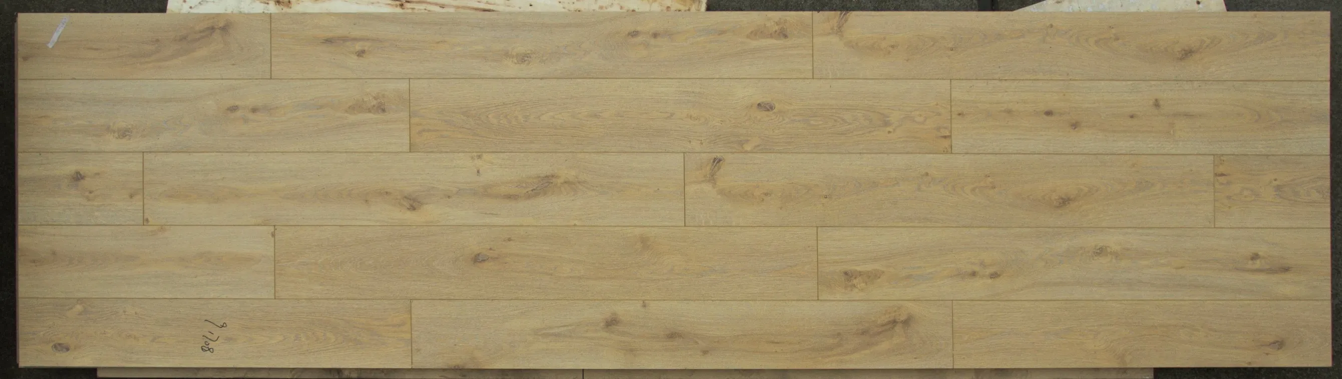 Водостойкий ламинат 8 мм AC4/AC5 HDF