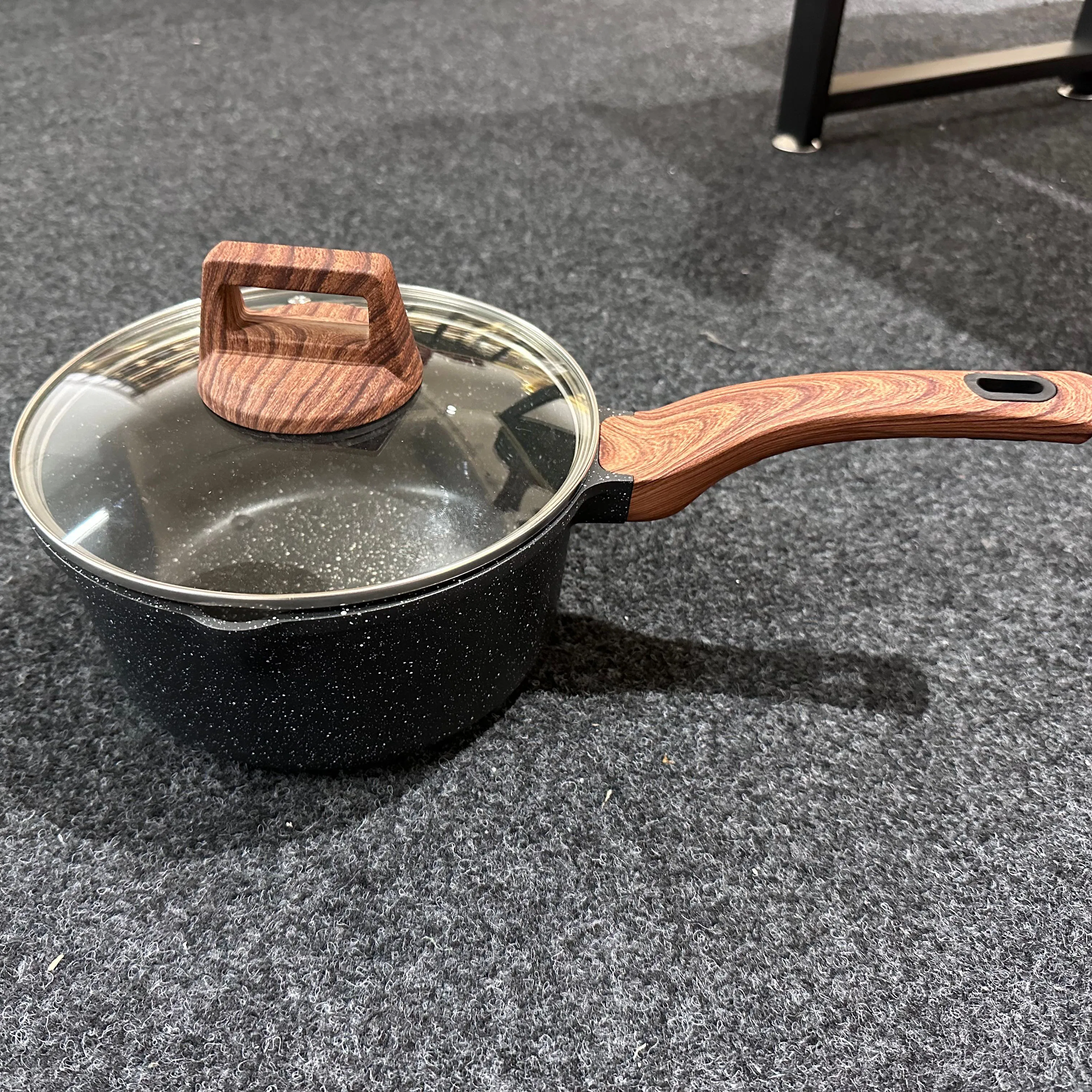 Кастрюля с антипригарным покрытием 2.5L для всех плит