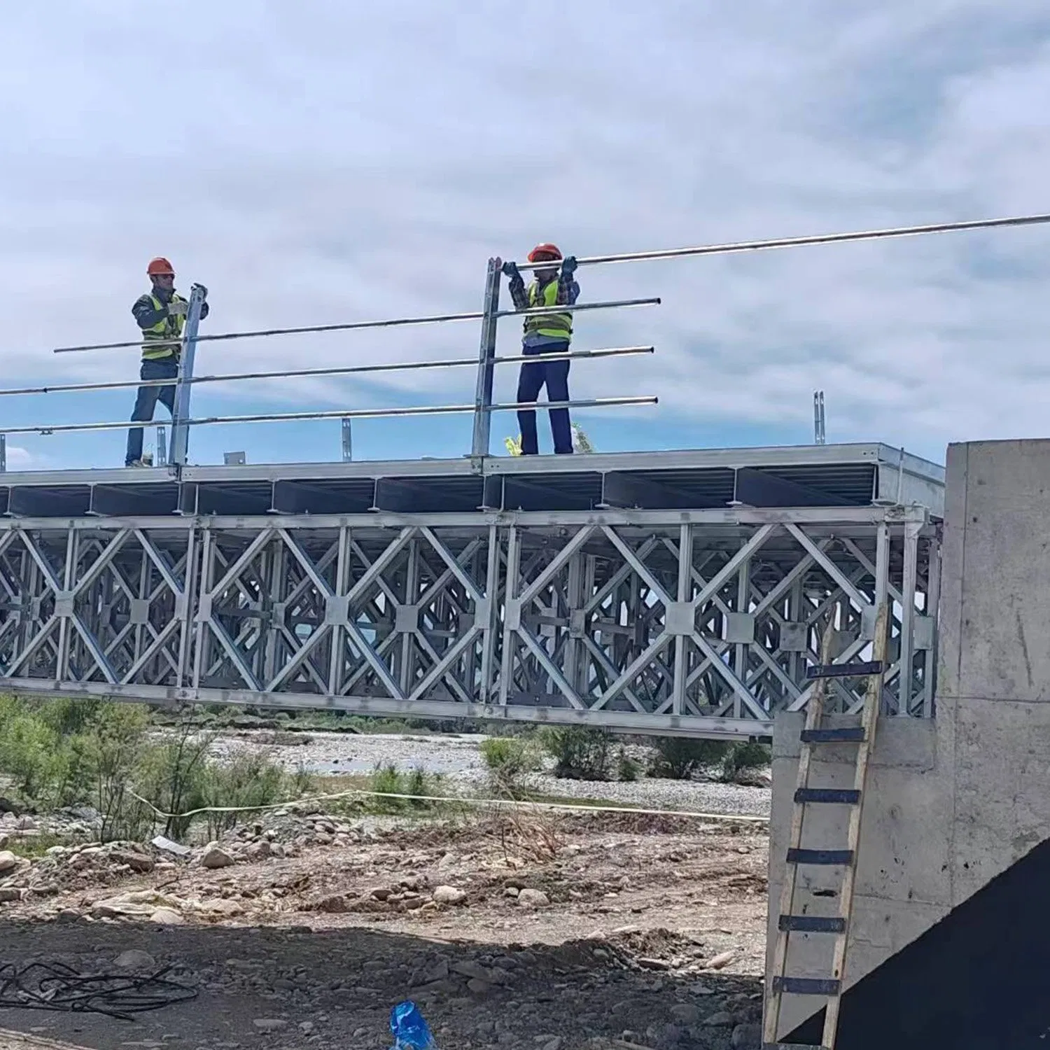 Heavy-Duty Steel Pedestrian Bridge for Safe Urban Walkways