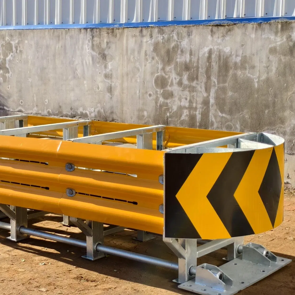 Customized Hot-DIP Galvanizing Power Coating Highway Guardrail Crash Cushion for Traffic Safety Barrier