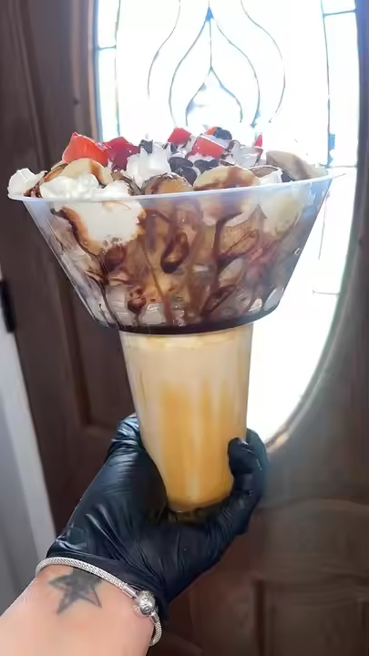 Одноразовые пластиковые стаканы для горячих напитков 500-700мл