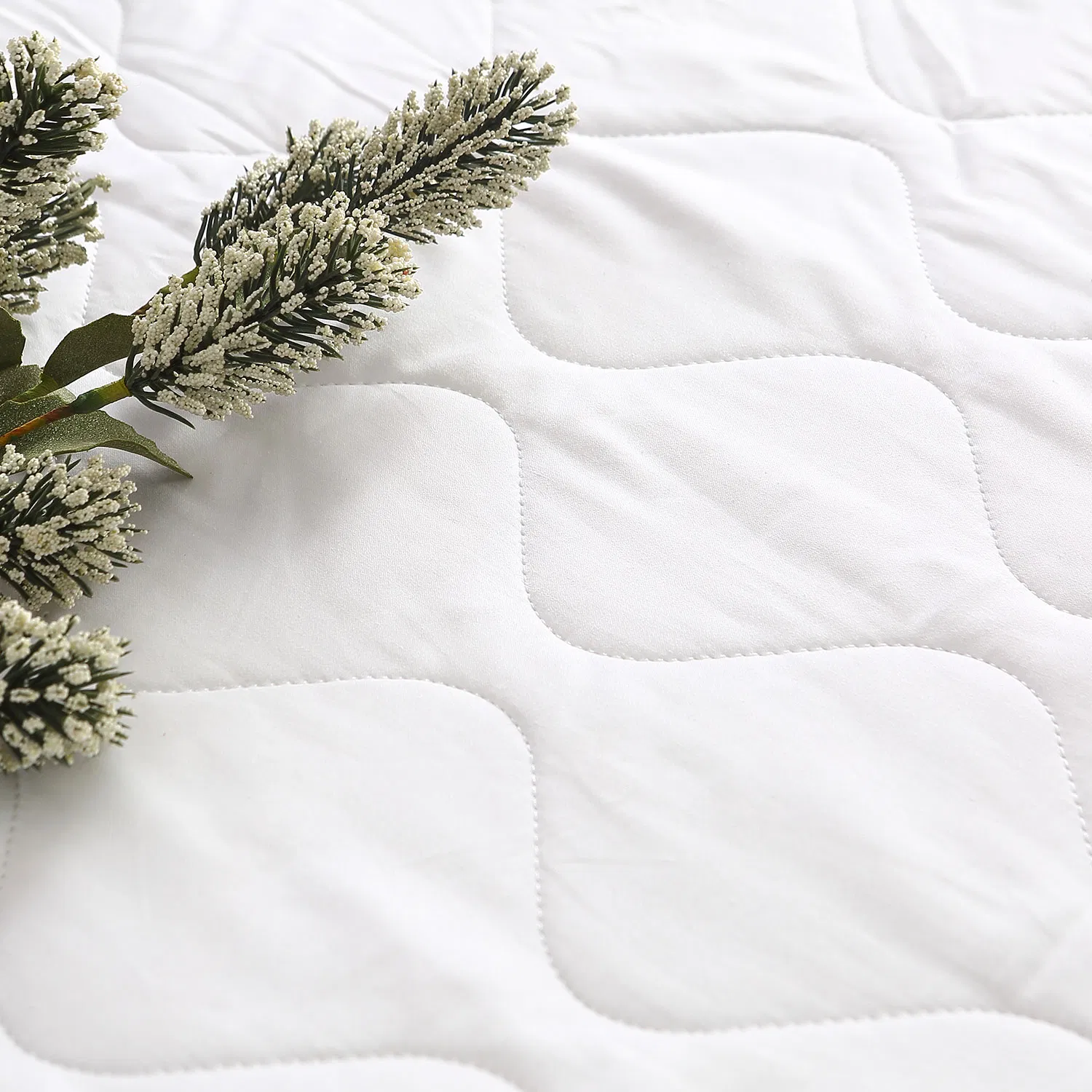 Soft Comfortable Cotton Hypoallergenic Mattress Protector Cover for Good Sleeping