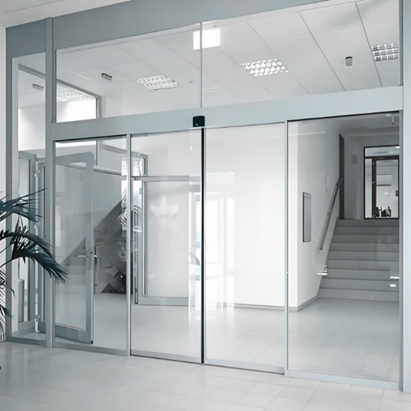 Распашная дверь безрамная со стеклом и пружиной