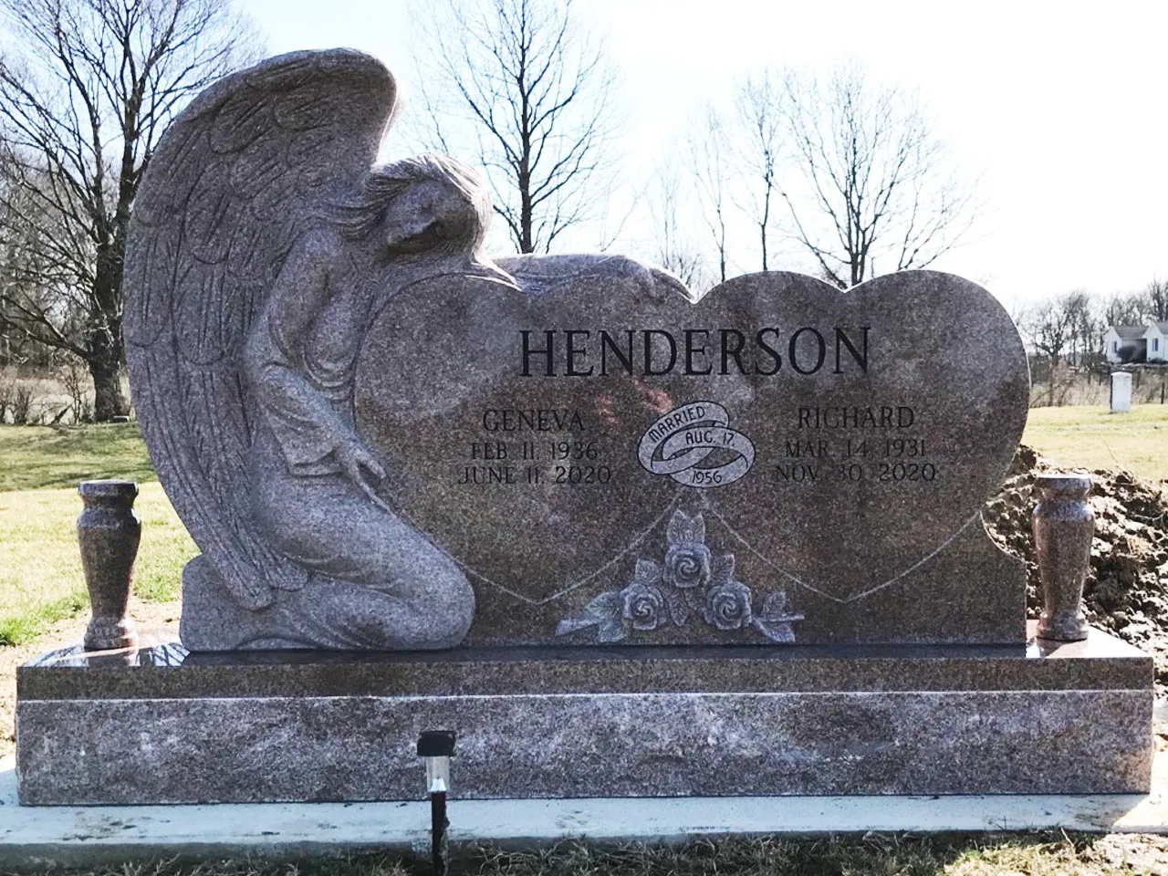 Natural Black/Grey/Red/Blue Granite Angel Baby Handing/Holding Heart Engraved on Headstones