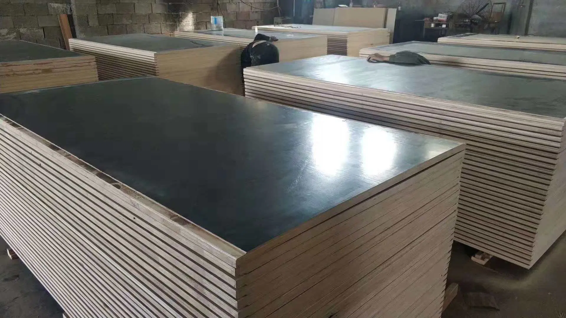 Фанера для пола грузовиков, Hardwood Core, WBP клей