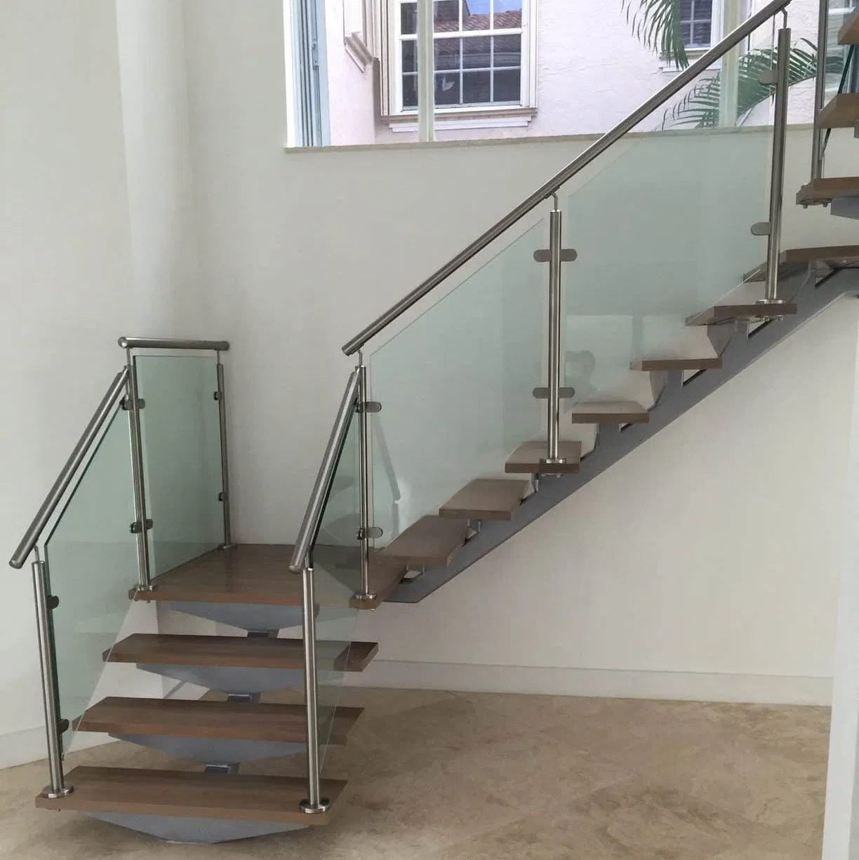 Idl Hot DIP Galvanized Carbon Steel Mono Stringer Wood Steps L-Shaped Stairs