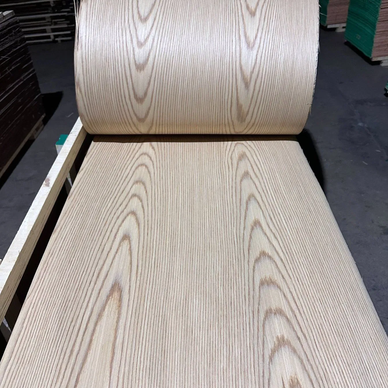 Grade AAA Recon Poplar Veneer White/Red Veneer for Plywood/Stick Paper