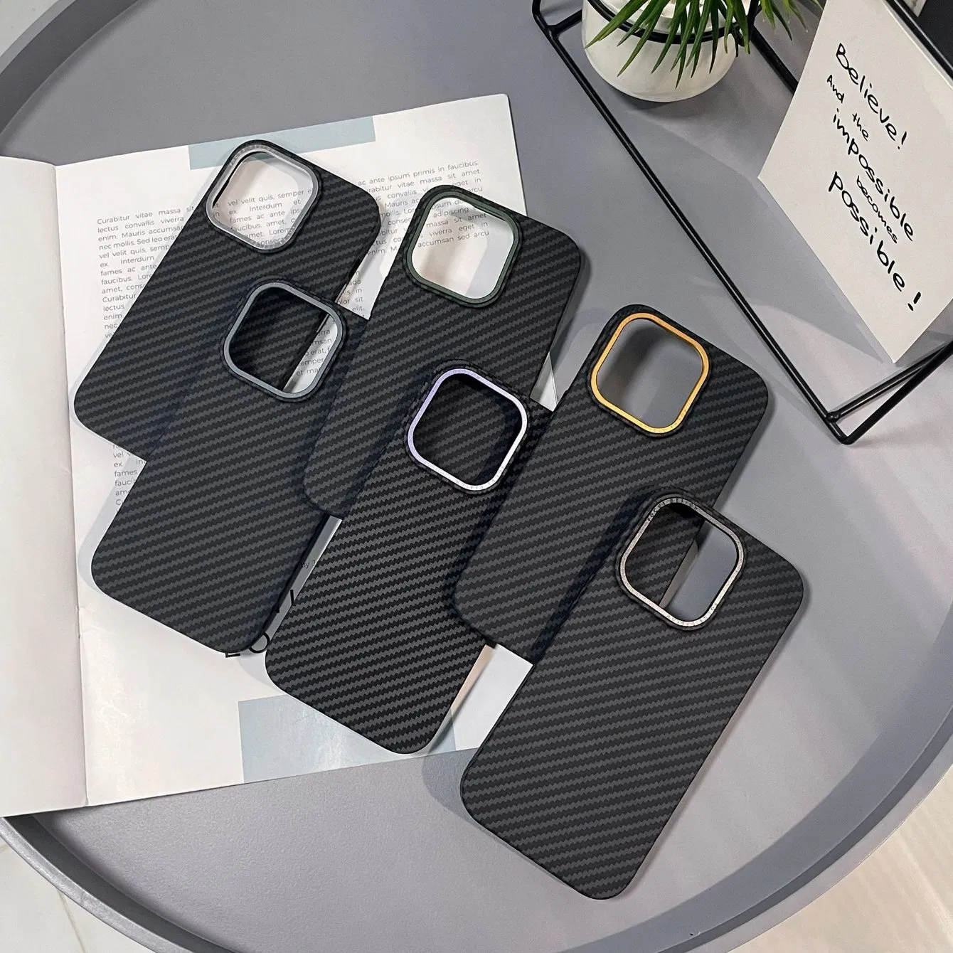 Чехол для iPhone 15 с магнитной линзой из карбона