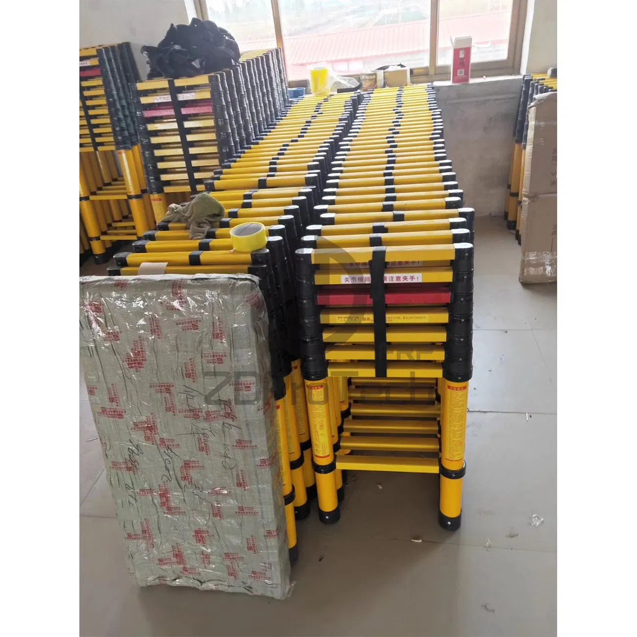 FRP/GRP Fiberglass Telescopic Ladder for Electric Power Maintenance.