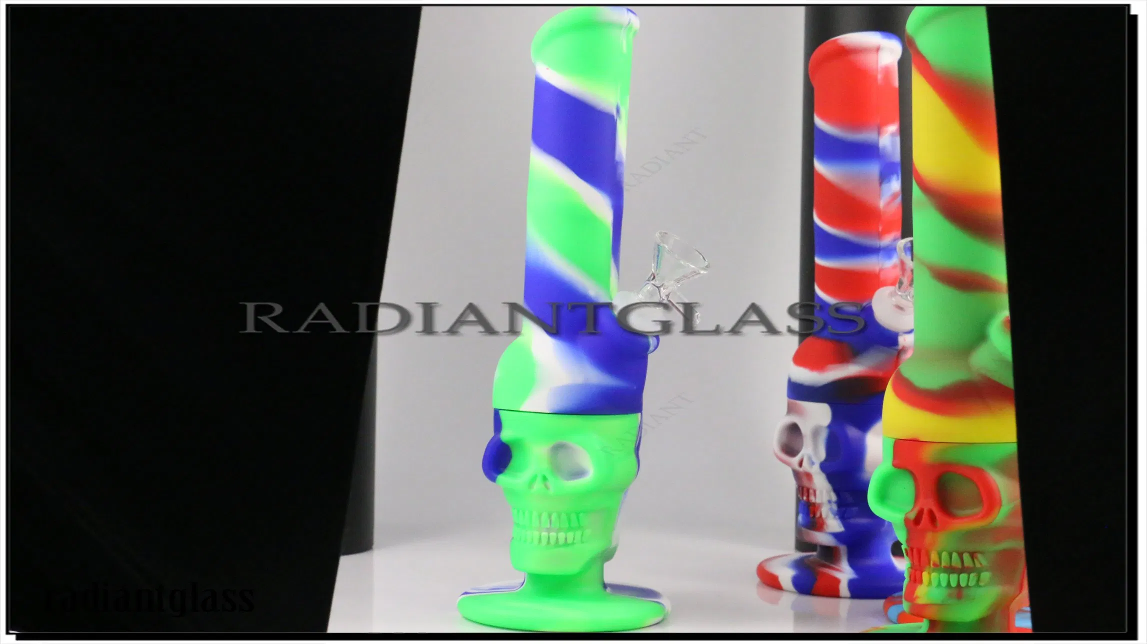 Brilliant Color Smoking Glass Pipe Silicone Pipe Exotic Characteristics